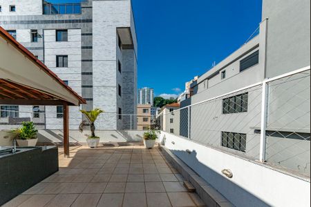 Apartamento à venda com 158m², 3 quartos e 2 vagas Apartamento à venda com 158m², 3 quartos e 2 vagasVaranda