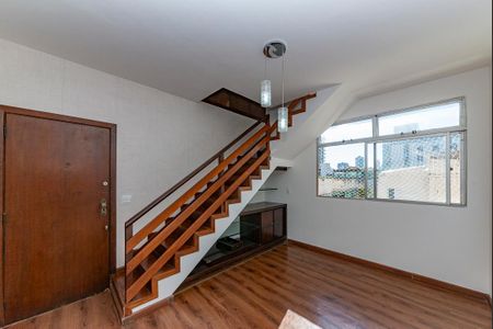 Apartamento à venda com 158m², 3 quartos e 2 vagas Apartamento à venda com 158m², 3 quartos e 2 vagasEscada