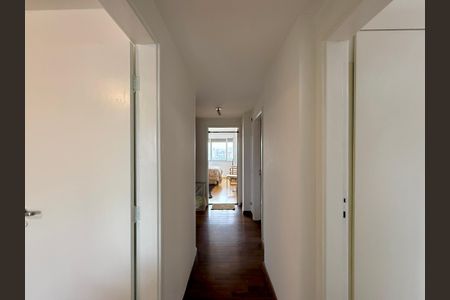 Apartamento para alugar com 167m², 4 quartos e 2 vagasCorredor Quartos 