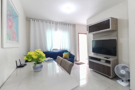 Casa de condomínio à venda com 64m², 2 quartos e 1 vagaSala