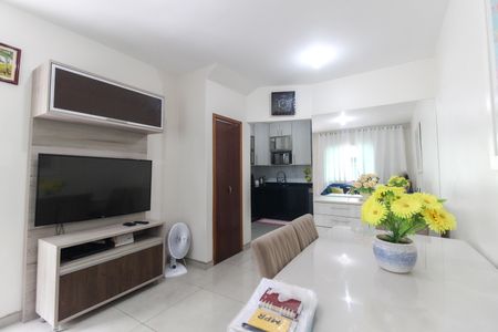 Casa de condomínio à venda com 64m², 2 quartos e 1 vagaSala