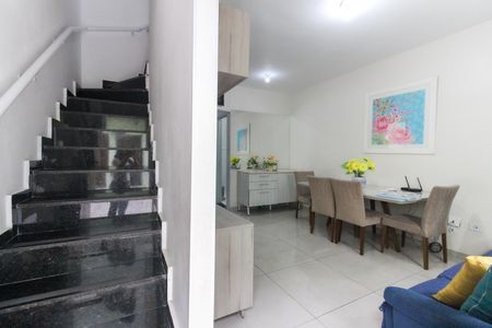 Casa de condomínio à venda com 64m², 2 quartos e 1 vagaSala