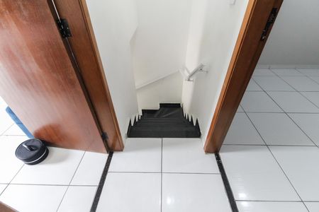 Casa de condomínio à venda com 64m², 2 quartos e 1 vagaEscada