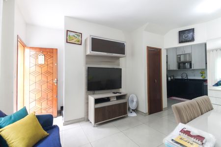 Sala de casa de condomínio para alugar com 2 quartos, 64m² em Itaquera, São Paulo