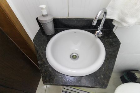 Casa de condomínio à venda com 64m², 2 quartos e 1 vagaLavabo