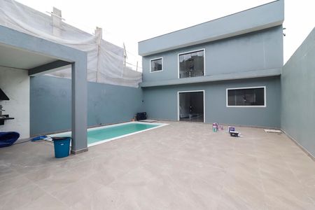 Casa à venda com 130m², 3 quartos e 4 vagasQuintal/Garagem
