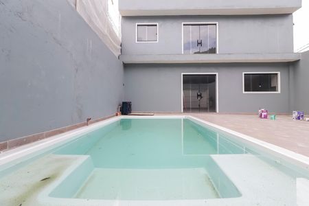 Casa à venda com 130m², 3 quartos e 4 vagasÁrea comum - Piscina