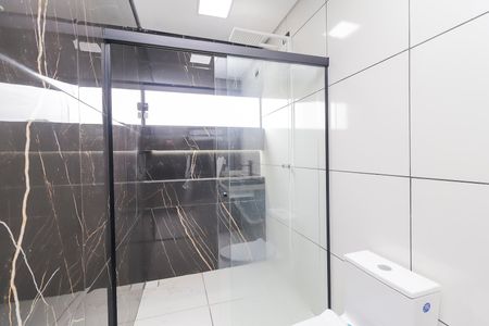 Casa à venda com 130m², 3 quartos e 4 vagasBanheiro da Suíte 2