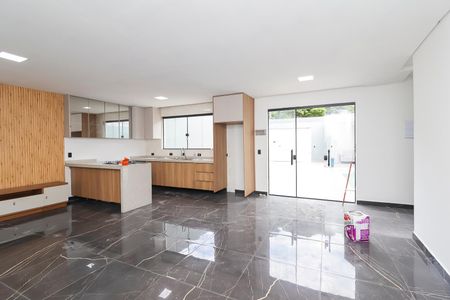 Casa à venda com 130m², 3 quartos e 4 vagasSala/Cozinha