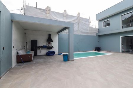 Casa à venda com 130m², 3 quartos e 4 vagasQuintal/Garagem