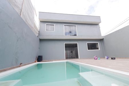 Casa à venda com 130m², 3 quartos e 4 vagasÁrea comum - Piscina