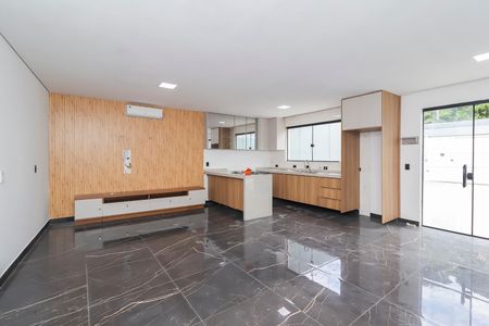 Casa à venda com 130m², 3 quartos e 4 vagasSala/Cozinha