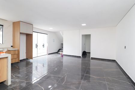 Casa à venda com 130m², 3 quartos e 4 vagasSala/Cozinha