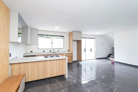 Casa à venda com 130m², 3 quartos e 4 vagasSala/Cozinha