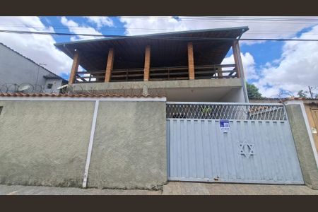 Casa à venda com 403m², 3 quartos e 3 vagasfachada / placa: yoja 670