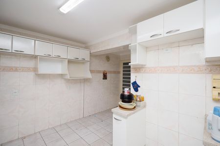 Casa para alugar com 100m², 2 quartos e 2 vagasCozinha - Armários