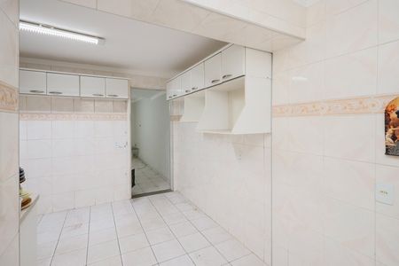 Casa para alugar com 100m², 2 quartos e 2 vagasCozinha - Armários
