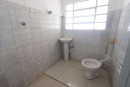 Banheiro de casa para alugar com 1 quarto, 27m² em Vila Alpina, São Paulo