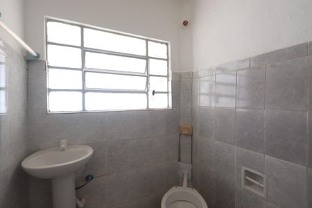 Banheiro de casa para alugar com 1 quarto, 27m² em Vila Alpina, São Paulo