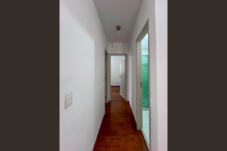 Corredor de apartamento à venda com 2 quartos, 57m² em Vila Liviero, São Paulo