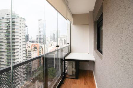 Studio à venda com 32m², 1 quarto e sem vaga Studio à venda com 32m², 1 quarto e sem vagaVaranda
