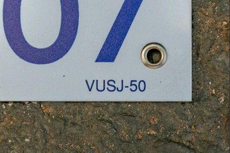 Apartamento para alugar com 60m², 2 quartos e 1 vagaPlaca instalada em06/03/2026 com o código VUSJ-50