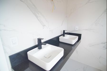 Casa de condomínio à venda com 224m², 3 quartos e 3 vagasBanheiro da Suíte 1