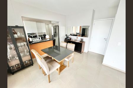 Apartamento à venda com 120m², 3 quartos e 2 vagas Apartamento à venda com 120m², 3 quartos e 2 vagasSala