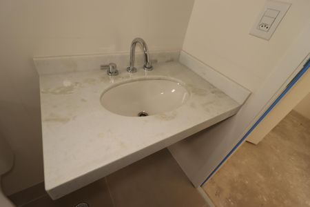 Apartamento à venda com 117m², 3 quartos e 2 vagasBanheiro da Suíte 2 - Pia