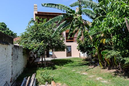 Casa à venda com 251m², 4 quartos e 2 vagas Casa à venda com 251m², 4 quartos e 2 vagasQuintal