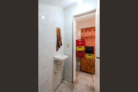 Casa à venda com 251m², 4 quartos e 2 vagas Casa à venda com 251m², 4 quartos e 2 vagasBanheiro de serviço