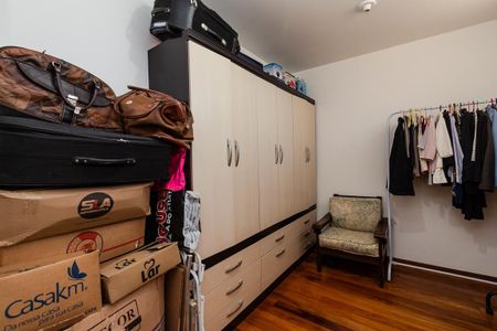 Casa à venda com 251m², 4 quartos e 2 vagas Casa à venda com 251m², 4 quartos e 2 vagasQuarto 2