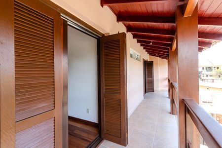 Casa à venda com 251m², 4 quartos e 2 vagas Casa à venda com 251m², 4 quartos e 2 vagasVaranda Quarto 3