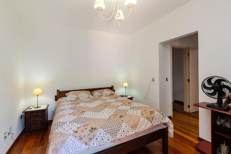 Casa à venda com 251m², 4 quartos e 2 vagas Casa à venda com 251m², 4 quartos e 2 vagasSuíte