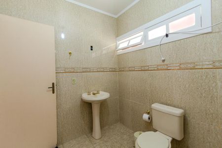 Casa à venda com 251m², 4 quartos e 2 vagas Casa à venda com 251m², 4 quartos e 2 vagasBanheiro Social