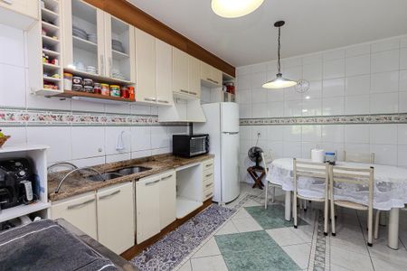 Casa à venda com 251m², 4 quartos e 2 vagas Casa à venda com 251m², 4 quartos e 2 vagasCozinha