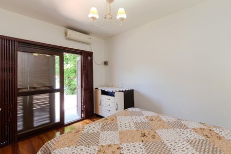 Casa à venda com 251m², 4 quartos e 2 vagas Casa à venda com 251m², 4 quartos e 2 vagasSuíte