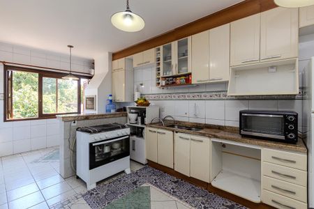 Casa à venda com 251m², 4 quartos e 2 vagas Casa à venda com 251m², 4 quartos e 2 vagasCozinha