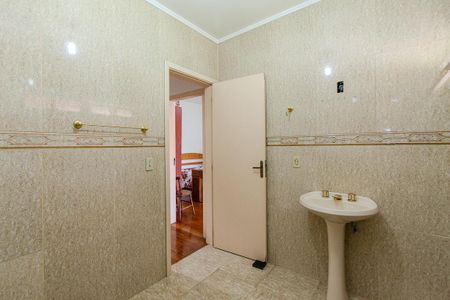 Casa à venda com 251m², 4 quartos e 2 vagas Casa à venda com 251m², 4 quartos e 2 vagasBanheiro Social