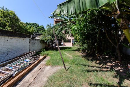 Casa à venda com 251m², 4 quartos e 2 vagas Casa à venda com 251m², 4 quartos e 2 vagasQuintal