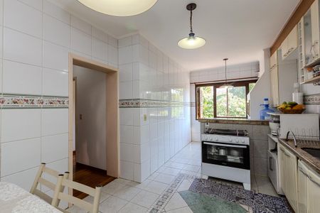 Casa à venda com 251m², 4 quartos e 2 vagas Casa à venda com 251m², 4 quartos e 2 vagasCozinha