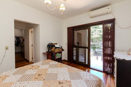 Casa à venda com 251m², 4 quartos e 2 vagas Casa à venda com 251m², 4 quartos e 2 vagasSuíte