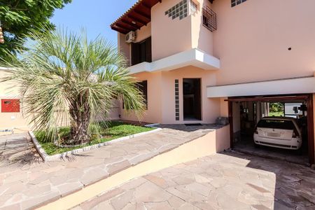 Casa à venda com 251m², 4 quartos e 2 vagas Casa à venda com 251m², 4 quartos e 2 vagasQuintal