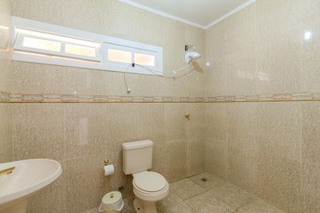 Casa à venda com 251m², 4 quartos e 2 vagas Casa à venda com 251m², 4 quartos e 2 vagasBanheiro Social