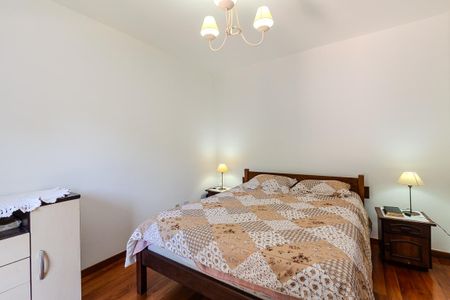 Casa à venda com 251m², 4 quartos e 2 vagas Casa à venda com 251m², 4 quartos e 2 vagasSuíte