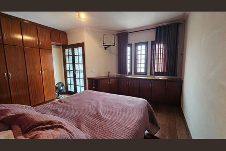 Casa à venda com 235m², 3 quartos e 4 vagasQuarto