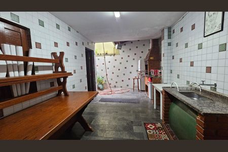 Casa à venda com 235m², 3 quartos e 4 vagasÁrea externa