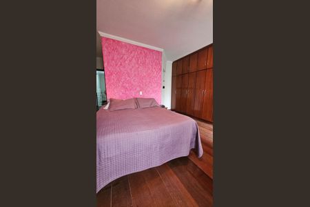 Casa à venda com 235m², 3 quartos e 4 vagasQuarto