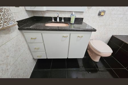 Casa à venda com 235m², 3 quartos e 4 vagasBanheiro