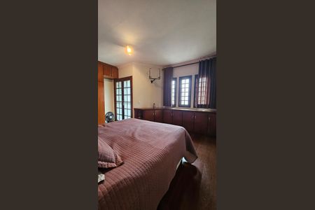 Casa à venda com 235m², 3 quartos e 4 vagasQuarto